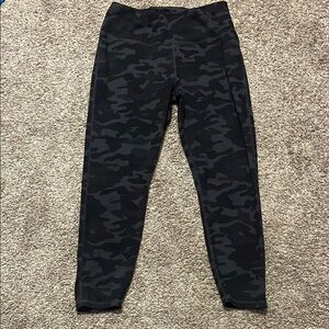 Danskin Black Camouflage Women's‎ Athletic Leggings Large